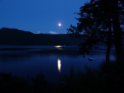 IMAGE: At Nikitatsu / We have waited for the moon / Before boarding our boat; / Now the tide is in at last -- / Come, let's get to rowing! //